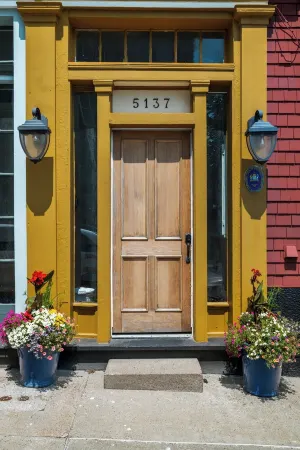 Historic 2 bedroom central down town location near waterfront - #3