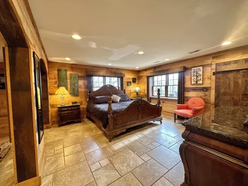 Historic 1830s Lodge/Cabin Overlooking Missouri River Hotels in St. Johns Township