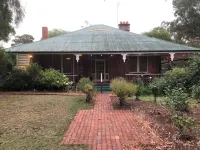 Cosy and comfortable riverside homestead in Bridgetown - sleeps up to 14 guests. Hotels in Bridgetown