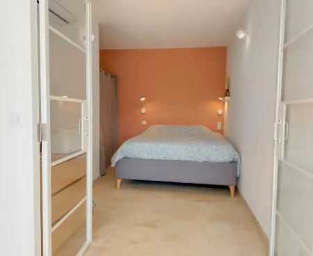 Sea view apartment with terrace and garden Отели в г. Корбара