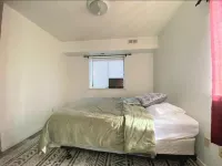 Chic 1-bedroom apartment with AC, WiFi in vibrant Wilmington with Laundry فنادق في 