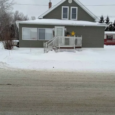 Charming 3-bedroom house with WiFi and AC in serene Sinclair