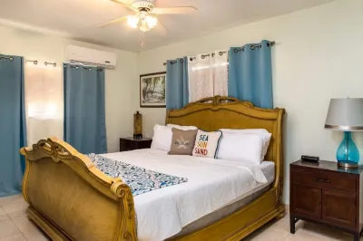 Caicos Cactus Whitby Hotel in zona Cottage Pond