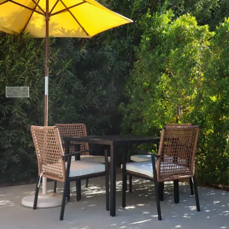 Stylish 1-bedroom Guesthouse with pool, close to town