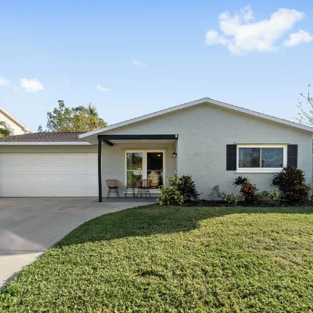 Heated Salt Pool & Hot Tub: 4mi to Beach!Great Family Friendly Vacation