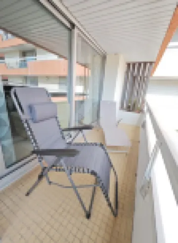 Fully renovated contemporary apartment 100m from town center and 500m from beach