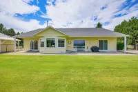 Moyie Springs Home w/ Views, Near Kootenai River! - parking