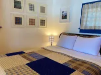 Amazing Sunset Views on Romantic Lakefront Cabin Hotels in Newbold
