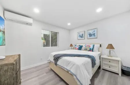 Chic & Fresh 2BSuite in Glendora Отели в г. Глендора