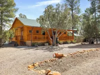 Charming 2-bedroom Cabin with WiFi, Wood Stove and AC in serene Heber-Overgaard! Ξενοδοχεία στην πόλη Heber
