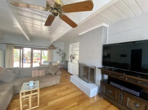 Lois Lane's Large Lovely Manhattan Beach Studio!