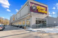 Capitol Hill King Bed Suite+Free Parking+Private Lounge Hotels near Benning Park
