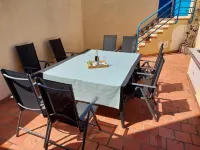 House for up to ten people, walking distance from the bay