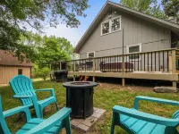 New! Hot Tub • Fire Pit • Slopes Hotels in Massanutten