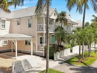Charming 3-Bedroom Villa Centrally Located in the Florida Keys Hotels in Duck Key