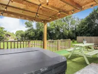 Lord Derby, Cottage with pool & hot tub, tranquil setting,20min from Southwold Hotels in Beccles