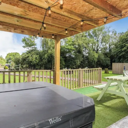 Lord Derby, Cottage with pool & hot tub, tranquil setting,20min from Southwold Отели в г. Бекклс