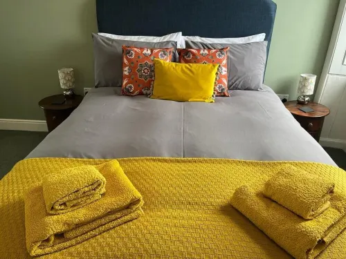 Beautiful Upper Apartment with Stunning Sea & Mountain Views on Isle of Bute Hotel a Port Bannatyne