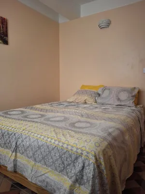 Cozy 2-bedroom apartment in Pte Michel with WiFi, AC, Fans, TV, Full Kitchen Hotel a 
