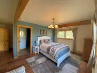 Private River Retreat- Fly Fishing/Rafting/Relaxing 10 min. from downtown Salida