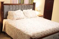 Charming 3-bedroom house with AC and WiFi in lovely Baní Hotel a 