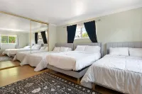 Enjoyable townhome with AC in vibrant Los Angeles Hotels in Reseda