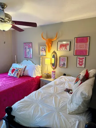 The Crown Jewel is a cozy home with many gorgeous features and cozy aspects. Отели в г. Лафкин