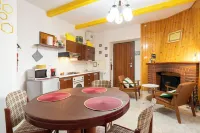 Cozy apartment with fireplace. فنادق في Castel di Ieri