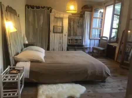 4 Bedroom Private vacation home in Fontaine-de-Vaucluse Отели рядом с достопримечательностью «Фонтен-де-Воклюз»