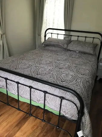 Bobcaygeon Waterfront 3-Bedroom Vacation House Отели в г. Бобкейджен