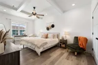 Lakeside Luxe - Lake Access + Community Pool