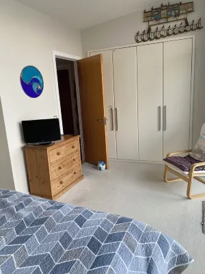 2 Bed Apartment overlooking Westward Ho! beach. Close to village.Free WIFI. Hotel a Westward Ho