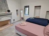 Renoviertes Steinhaus im Zentrum von Leonidion mit Zwei Wohneinheiten Hotels near Paralia Poulithra