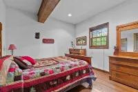 Relaxing property on a quiet road! Leave the hustle and bustle behind!