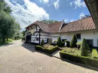 Dog-friendly vacation home near Pater Karel Chapel & off-leash dog area Hotels in Sittard-Geleen