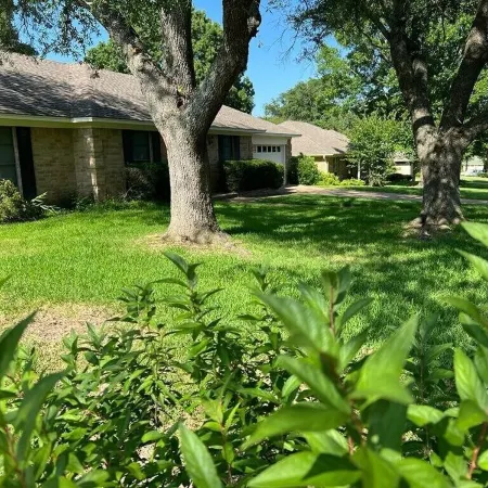 Serengeti a hardy 3 bedroom house, doggie door, TV in BDRMS