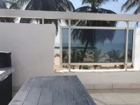 Rare in Saly! Seafront detached villa - 1st line, under the coconut trees.