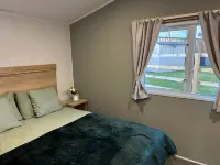 River Meadows Retreat. Contemporary, spacious caravan. 3 Bedroom, sleeps 8  호텔