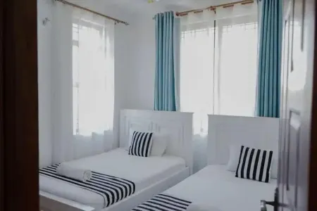 Ebony Home 2 Br Wi-Fi Parking Hot shower Отели рядом с Аэропорт Момбаса