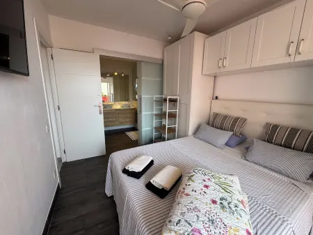 HOUSE IN MASNOU NEXT TO BEACH AND TRAIN Отели рядом с достопримечательностью «Playa de Ocata»