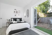 Charming 3-bedroom house in serene Edgware