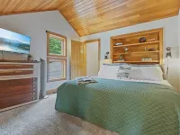 Rickenbacker Ridge sleeps 13 w/ heated pool+hot tub+firepit+game room ! Hotels in Marion Township