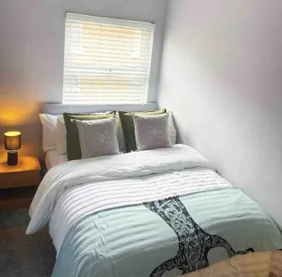 Modern 3 bed House Just a Short Walk From Chester Hôtels à : 