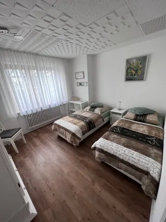Sunny large apartment with 2 bedrooms and conservatory for 3-4 people Отели в г. Энгельсбранд