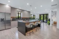 Modern 4 bedroom stay Oasis Villa with Turkish bath