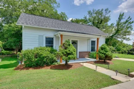 Sleeps 6  ½ Mi to Casino 2bd/1bath  3 Beds