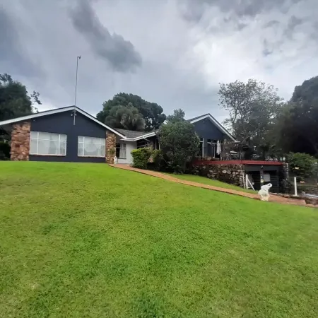 Family home just 10 minutes from all the Sabie waterfalls. Отели рядом с достопримечательностью «Sabie River Camp»