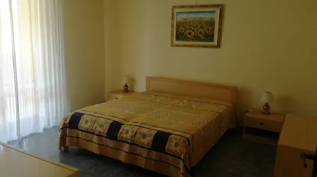 An oasis of peace in the city center with parking space