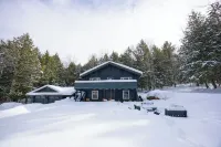 Cozy Pet- & Family-Friendly Chalet Near Stowe Mountain Resort