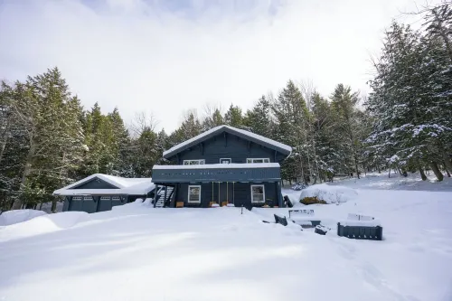 Cozy Pet- & Family-Friendly Chalet Near Stowe Mountain Resort
